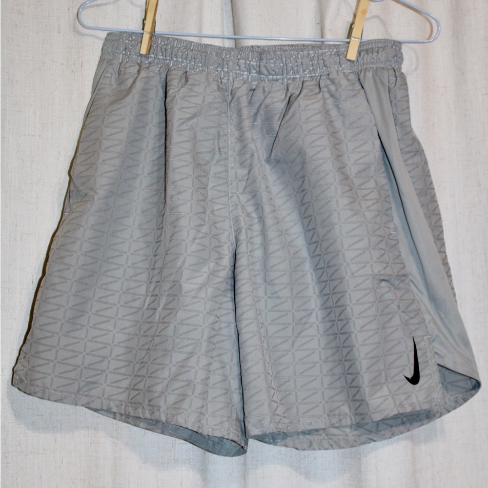 Nike Men's Light Gray Patterned Athletic Shorts